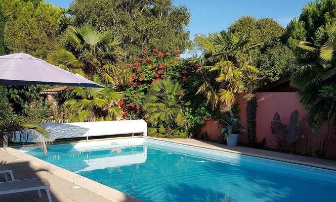 Puilboreau Casa | Casa de huéspedes cerca del centro de La Rochelle con piscina climatizada