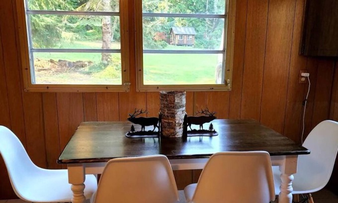 Eatonville Casa | Guest house near Mt Rainier w/ private fire pit area & BBQ