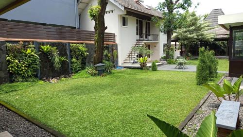 Surakarta Casa | Guest House Rumah Teras