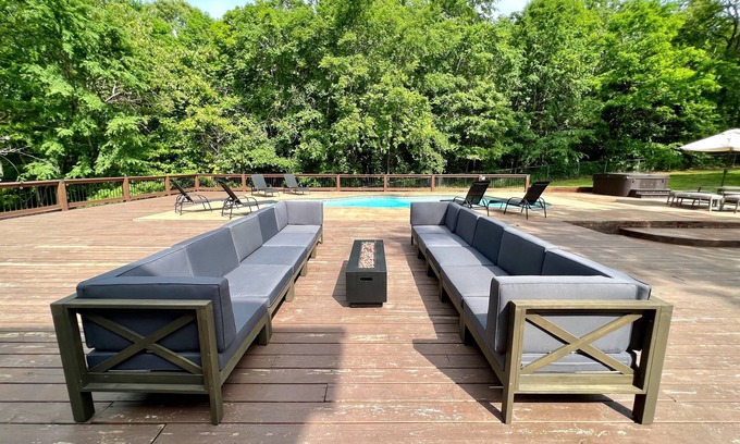 Mountain Home Casa | Guest House w/ Pool and Hot Tub! 10min away from Lake Norfork!