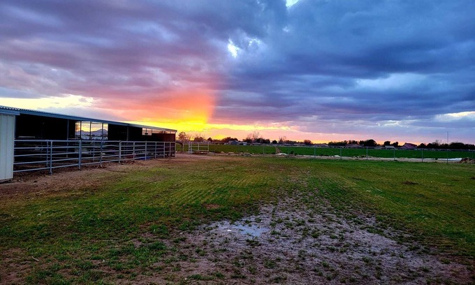 San Tan Valley Otro | Guest House with horse privilege's, in the country & beautiful neighborhood.
