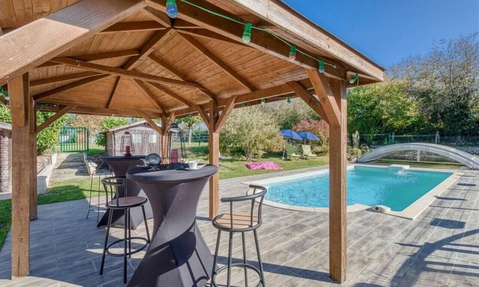Noyant-Villages Casa | Guest house with swimming pool