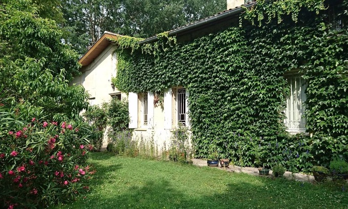 Saint-Andre-de-Cubzac Cama Y Desayuno | Casa de huéspedes «La Lagune» con terraza compartida, jardín privado y Wi-Fi