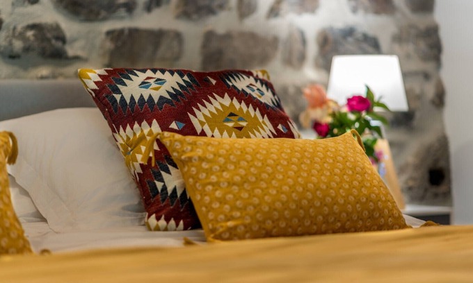 Saint-Pons Cama Y Desayuno | Guest Room 'La Grange 2' with Mountain View, Shared Pool and Wi-Fi