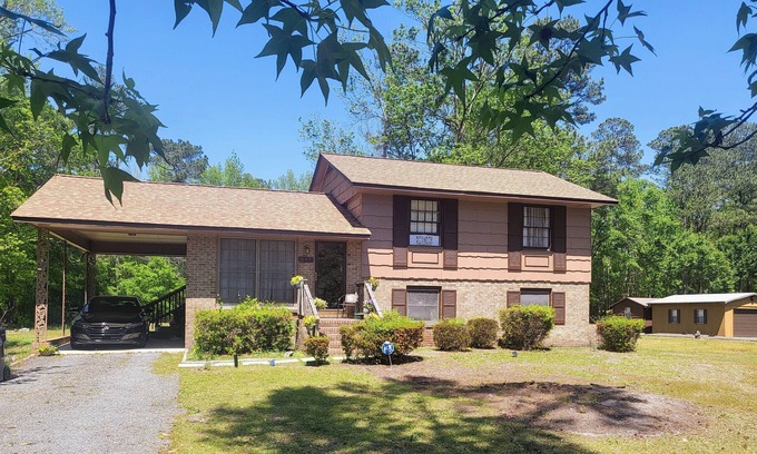 Barker Ten Mile Casa | 🌈guest room PET FRIENDLY ONLY 1.4 MILES FROM I-95