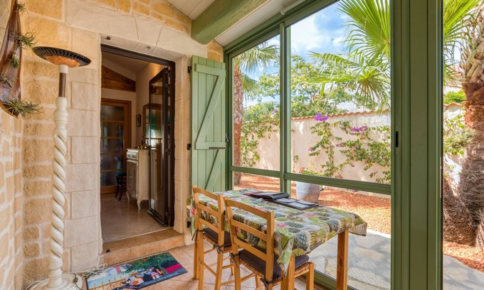 Portiragnes Cama Y Desayuno | Habitaciones de huéspedes 'La Palmeraie' con vistas al mar, Wi-Fi y aire acondicionado