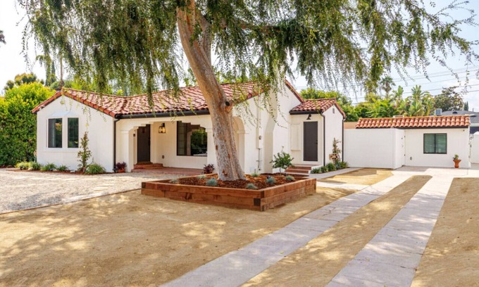 Valley Glen Casa | Guest Studio Universal private entry