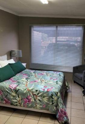 Greater Johannesburg Metropolitan Area Apartamento | Guest Suite in Roodepoort with private access