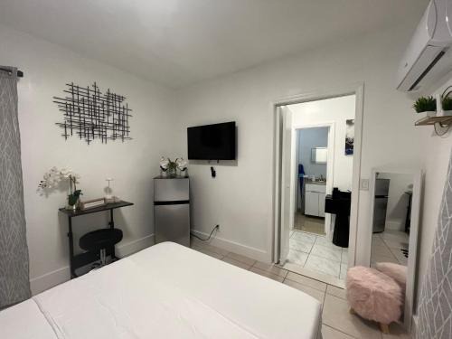 Flagami Casa | Guest Suite w free parking at 7 min to Miami international airport