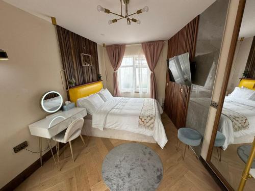Barkingside Apartamento | Guest suite with hot tub and sauna