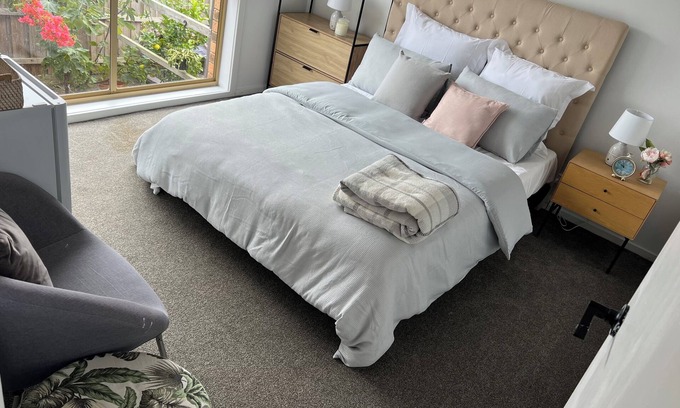 Westmeadows Apartamento | Guest Suite with Private Entrance- 6 Minutes to Airport!