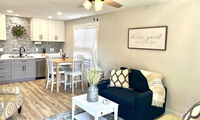 Idaho Falls Apartamento | Guest Suites 1996 #2 - Fresh 1 bedroom 1 bath Suite