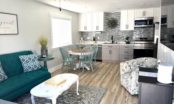 Idaho Falls Apartamento | Guest Suites - 1996 #4 Relaxing 1 bedroom 1 bath Suite