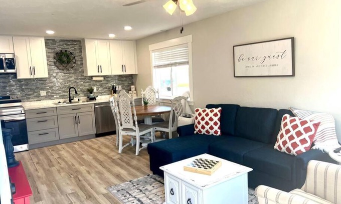 Idaho Falls Apartamento | Guest Suites 1998 #2 - Restful 1 bedroom 1 bath Suite
