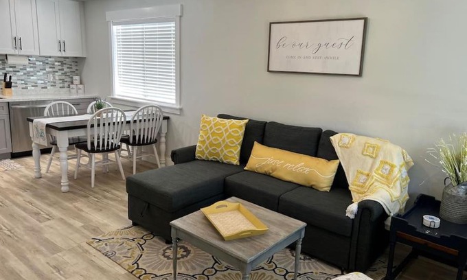 Idaho Falls Apartamento | Guest Suites 1998 #3 - Cheerful 1 bedroom 1 bath Suite