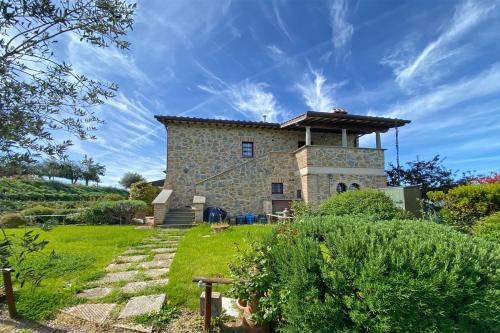 Castiglione del Lago Apartamento | GuestHost - Il Glicine, apt with garden and pool