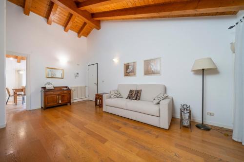 Palmanova Apartamento | GuestHost - Lovely Apartment X6 with Balcony