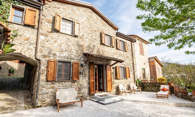 Ortonovo Apartamento | GuestHost - The House of Five Moons-Quiet Escape