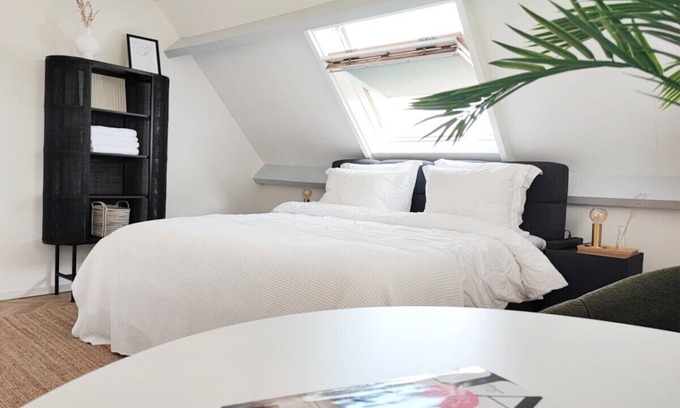 Nessersluis Casa | Guesthouse at the Amstel river. 2 Private rooms + bathrooms. Close to Amsterdam.