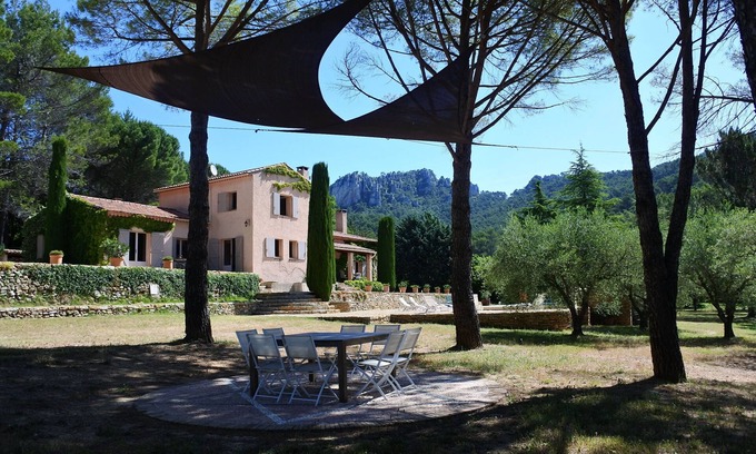 La Roquebrussanne Casa | En Provenza, piscina y calma absoluto en oliveraie y pinar, 35mn del mar