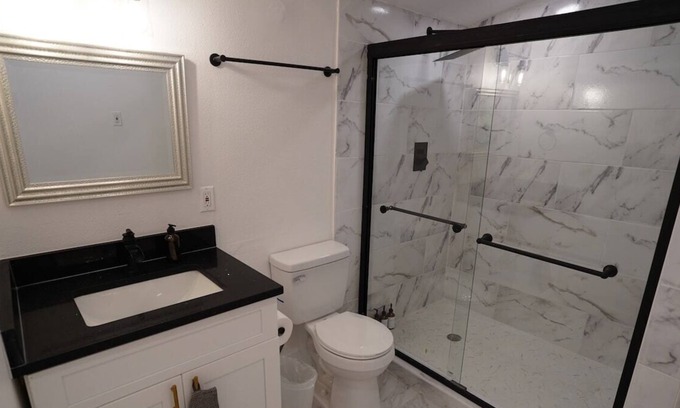 Bryker Woods Casa | Guesthouse · Downtown Austin Hideaway Best Location!