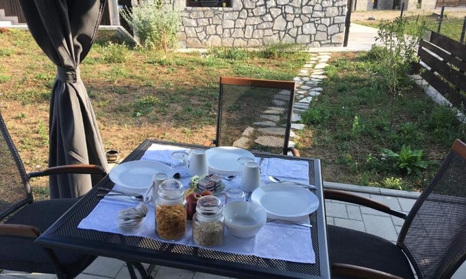 Jezerce Casa | Guesthouse Family Bosnic