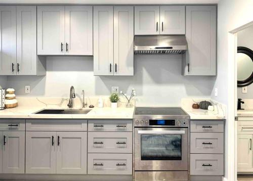 Santa Ana Apartamento | Guesthouse near Disney, Walmart with private parking