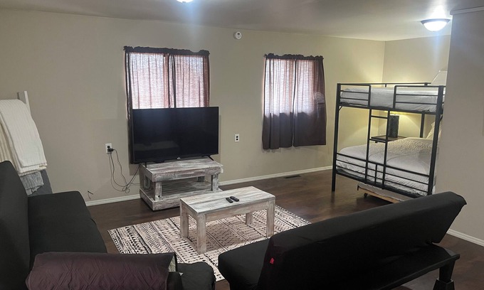 Pittsfield Apartamento | Studio Apartment Capacidad de hasta 5. Hunters Lavadora especial Secadora Cocina Lavaplatos