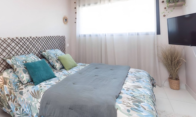 Chozeau Casa | Casa de huéspedes 'Verte' con vistas a las montañas, Wi-Fi y aire acondicionado