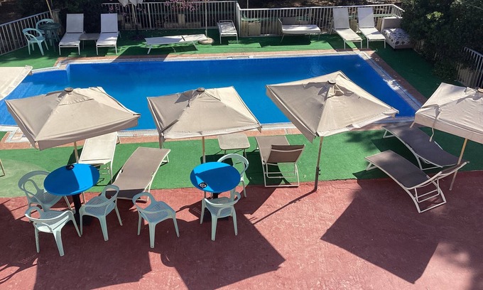 Is-Salina Cama Y Desayuno | guesthouse with pool with AC and WiFi in fabulous Naxxar/Qawra