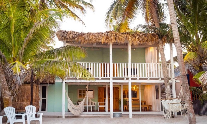 El Cuyo Casa | Guesthouse & Yoga Studio beachfront home: El Cuyo