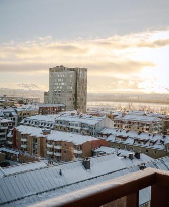 Pitea Apartamento | Guestly Homes - 1BR Harbor View Suite, Top Floor 9th