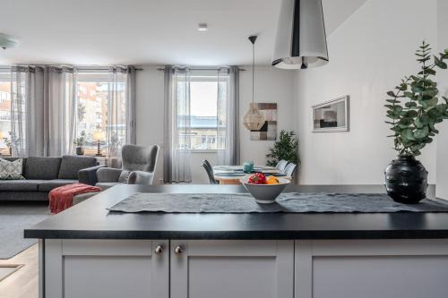 Pitea Apartamento | Guestly Homes - 3BR City Charm