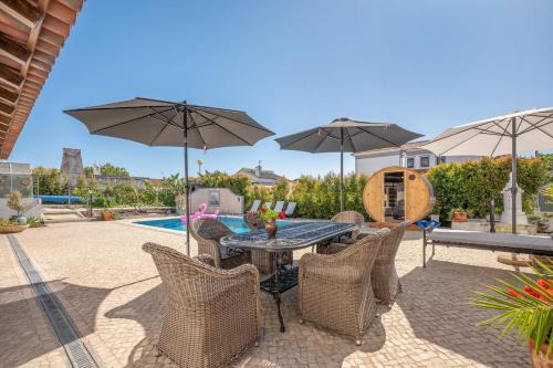 Lagoa de Albufeira Casa | GuestReady - Gorgeous Villa near the Lagoon