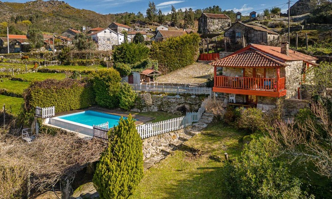 Carralcova Chalet De Esquí | GuestReady - Casas con jardín 2