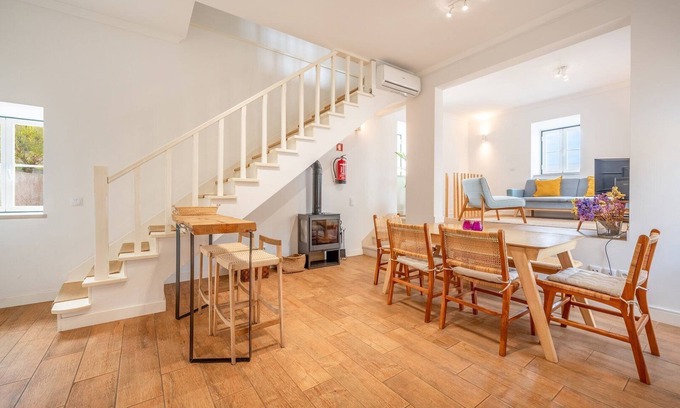 Almocageme Casa | GuestReady - Romantic nook in Adraga