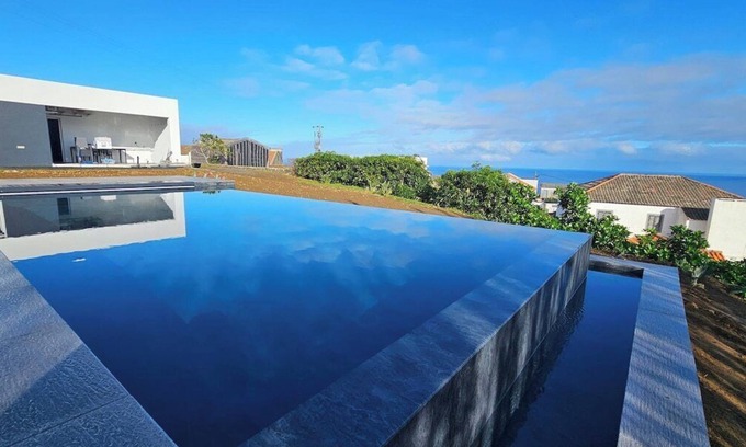 Ponta Delgada Casa | GuestReady - Seaview Villa with Private Pool