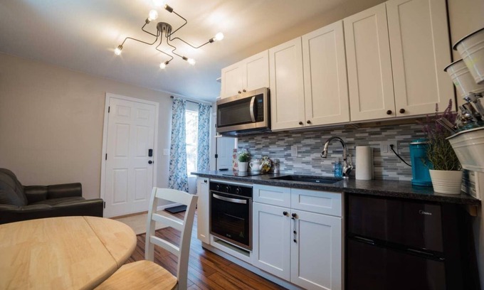 Central Colorado Springs Cabaña | Sweet Downtown Escape