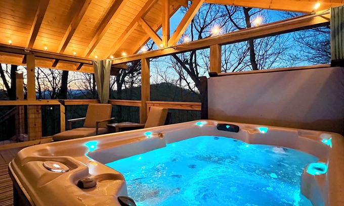 Gatlinburg - Pigeon Forge Cabina | Vistas preciosas! Remodelación importante: ver fotos, bañera de hidromasaje, 2 chimeneas, cama tamaño king, WiFi, mascotas en Aceptar