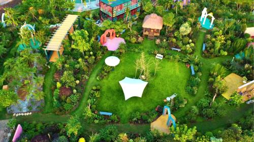 Yanshan District Casa | Guilin Red Roof Garden Resort -On the way to Yangshuo