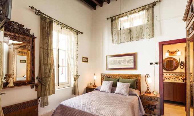 Yenisehir Cama Y Desayuno | GUL HANIM CASA BOUTIQUE HOTEL ROJO ROSE habitación en la ciudad amurallada Nicosia