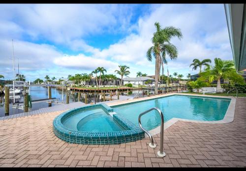 Pelican Casa | Gulf Access, Beautiful Water Views, Paddle Board, Heated Pool - Villa Manhattan - Roelens