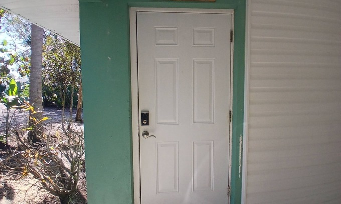 Bonita Shores Apartamento | Gulf Access Canal & Dock 1.2 Miles 2 Beach Just Redone Close 2 Barefoot Beach!!!