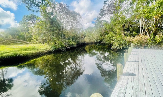 Bonita Springs Casa | Gulf access. FREE Kayaks,SUP’’s & Canoe.Bring your boat,bring the pups!
