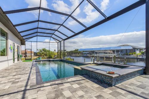 Burnt Store Casa | Gulf Access, Putting Green, Outdoor Kitchen, Heated Pool & Spa & MORE! - Villa Captain's Quarters