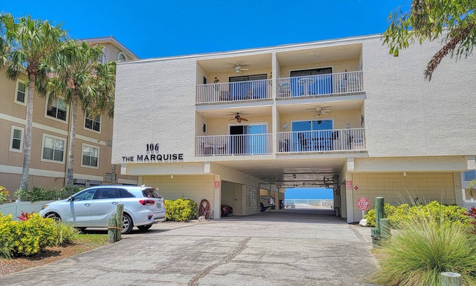 Independence Square Condominio | Golfo y vistas Intracoastal! ¡CAMINA A 4 O 5 RESTAURANTES Y MÁS!