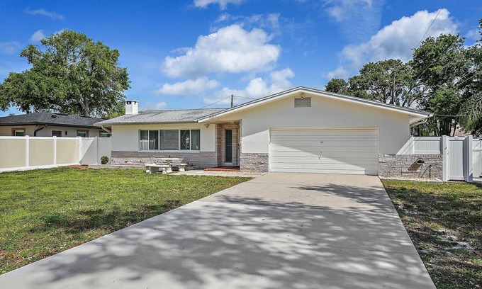 South Pinellas Community Council Casa | Gulf Breeze Getaway - 54th Ave