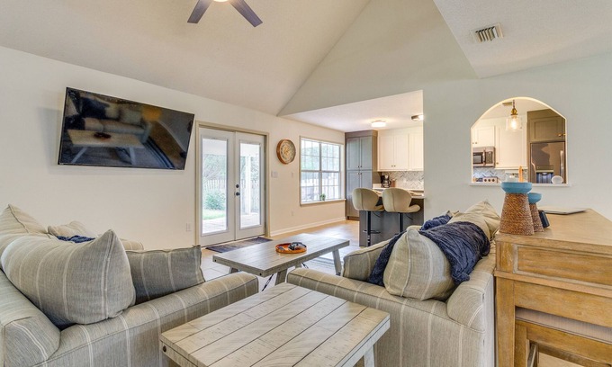 Gulf Breeze Casa | Gulf Breeze Home w/ Screened Porch + Game Room!