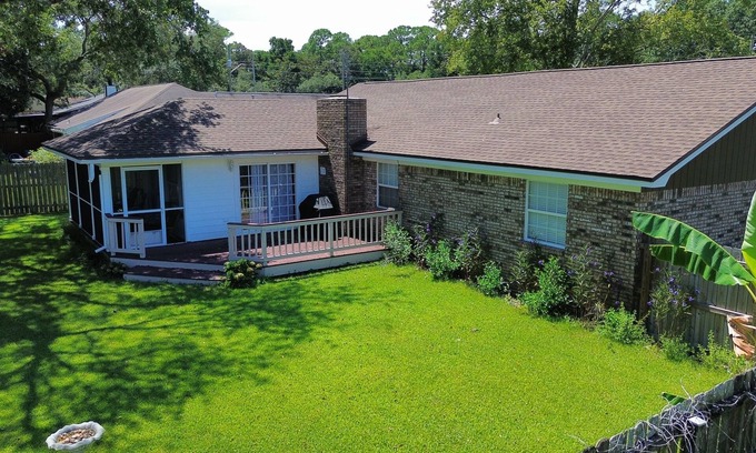 Mary Esther Casa | Gulf Coast Getaway Home-3 bed, 7m walk to bay beach and pier