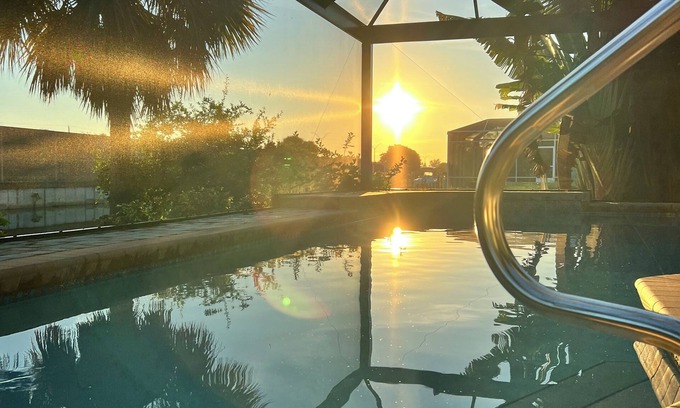 Caloosahatchee Casa | Gulf Coast Paradise – 4BR Waterfront Gulf Access with Heated Pool in Cape Coral